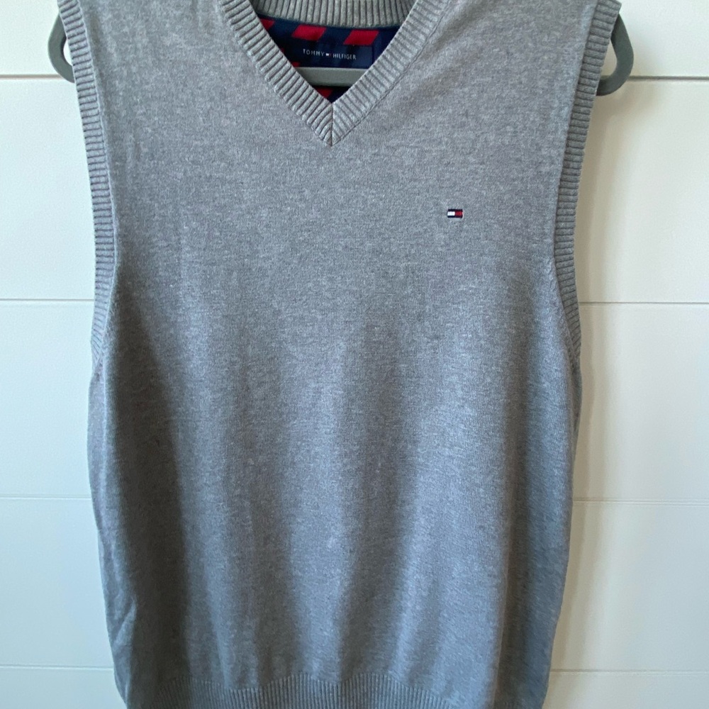 Tommy Hilfiger Men's V-Neck Sweater Vest in Gray